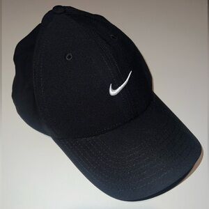 Nike Dri Fit Club Cap Structured Swoosh Hat Size M/L Black